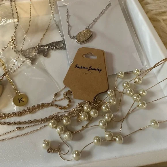 HUGE fashion necklace bundle - Picture 7 of 12